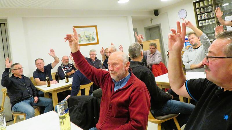 Ohne Gegenstimme wurde die Auflösung des Vereins beschlossen. Ohne Gegenstimme wurde die Auflösung des Vereins beschlossen.