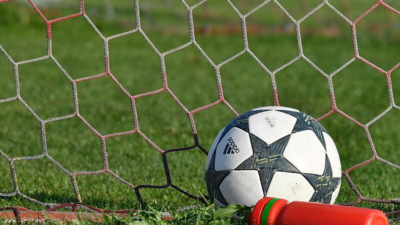 Der bayerische Amateurfu&szlig;ball ist weiter im Wartestand. Der BFV hat nun Konsequenzen gezogen und den Ligapokal gestrichen.