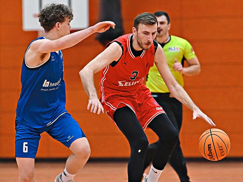 DJK Eggolsheim - Dresden Titans 3 Niko Reichmann (rechts) ist einer der erfahrenen Leistungsträger im Trikot von Basketball-Regionalligist DJK Eggolsheim.
