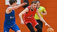 DJK Eggolsheim - Dresden Titans 3 Niko Reichmann (rechts) ist einer der erfahrenen Leistungsträger im Trikot von Basketball-Regionalligist DJK Eggolsheim.