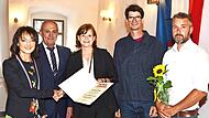 Christine Frie&szlig; wurde mit der goldenen B&uuml;rgermedaille und der Ehrenbezeichnung &bdquo;Altb&uuml;rgermeisterin&ldquo; ausgezeichnet. Die Ehrung nahm B&uuml;rgermeisterin Susanne Bock von W&uuml;lfingen im Beisein von stellvertretendem Landrat Robert H&uuml;mmer sowie der weiteren...