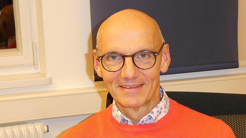 Pfarrer Helmut Hetzel ist nicht nur ein leidenschaftlicher Seelsorger, sondern auch ein gro&szlig;er Naturfreund, der sich gerne aufs Fahrrad schwingt.