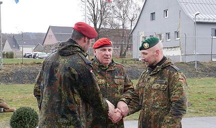 Übergabe der Truppenübungsplatzkommandantur Wildflecken von Hauptmann Enrico Langhärig an Oberstleutnant Pascal Dluhosch.Kommandoübergabe Wildflecken von Oberstleutnant Rainer Hoch an Oberstleutnant Torsten Reinhardt Übergabe der Truppenübungsplatzkommandantur Wildflecken von Hauptmann Enrico Langhärig an Oberstleutnant Pascal Dluhosch.