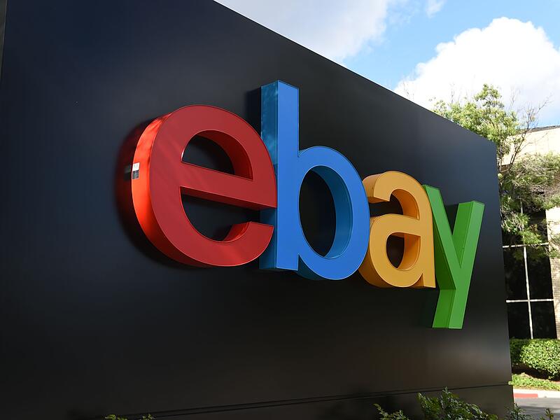 Ebay-Logo vor Hauptquartier