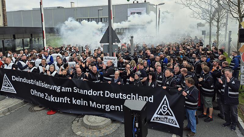 Demo bei Bosch Bamberg 2024: Schon damals war die Deindustrialisierung das große Schreckgespenst. Es hat sich als wahr erwiesen. Demo bei Bosch Bamberg 2024: Schon damals war die Deindustrialisierung das große Schreckgespenst. Es hat sich als wahr erwiesen.