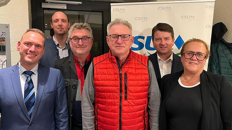 Von links: Mario Götz, Sebastian Becker, Bernhard Büttner, August Schneider, Sandro Kirchner, Christine Neeb-Wittmann. Von links: Mario Götz, Sebastian Becker, Bernhard Büttner, August Schneider, Sandro Kirchner, Christine Neeb-Wittmann.