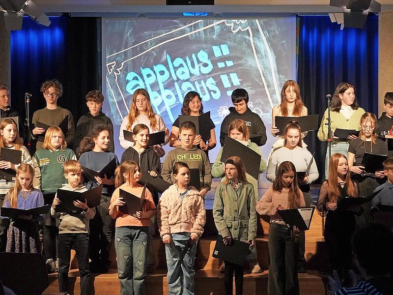 Die Mittelsch&uuml;lerinnen und Mittelsch&uuml;ler des Chorcamps.
