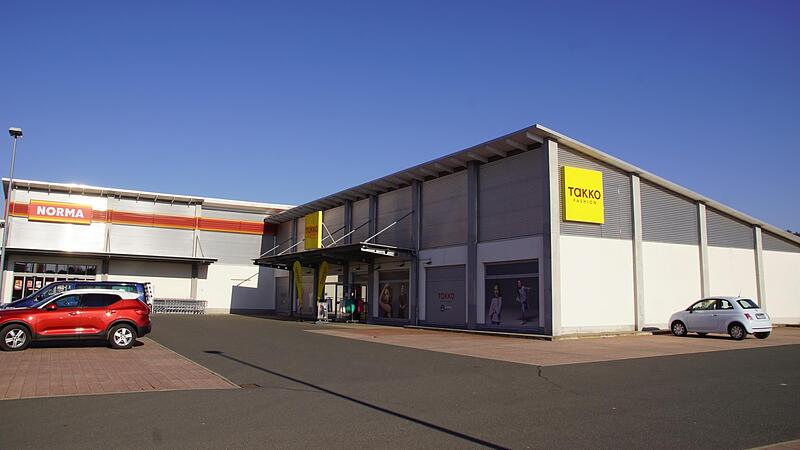 Im dem am &bdquo;Norma&ldquo;-Discounter angrenzenden Geb&auml;ude will ein Getr&auml;nkemarkt einziehen.