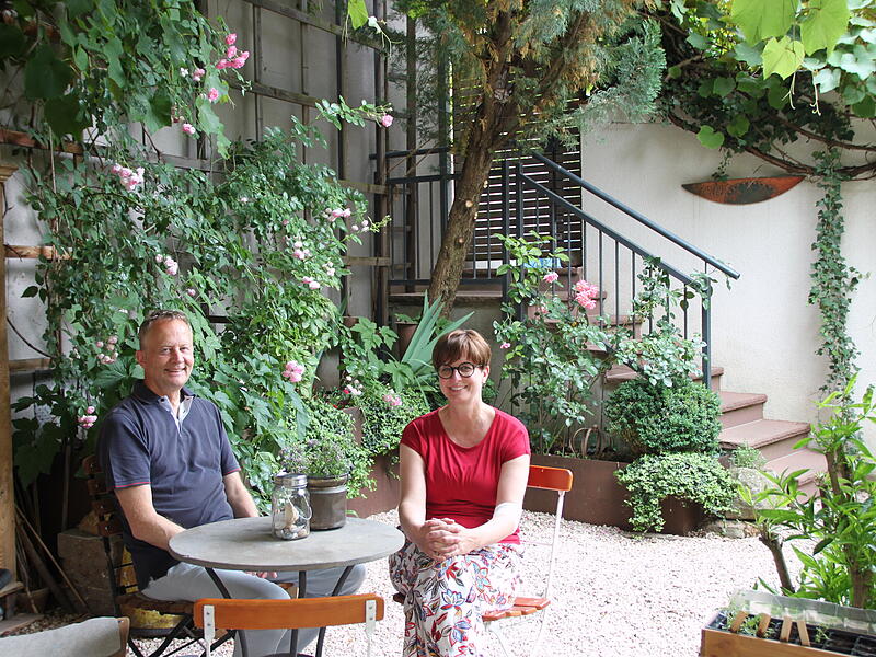 Das Ehepaar Sebastian und Elenor Hose freut sich über ihren kleinen Garten in der Hammelburger Innenstadt. Das Ehepaar Sebastian und Elenor Hose freut sich über ihren kleinen Garten in der Hammelburger Innenstadt.