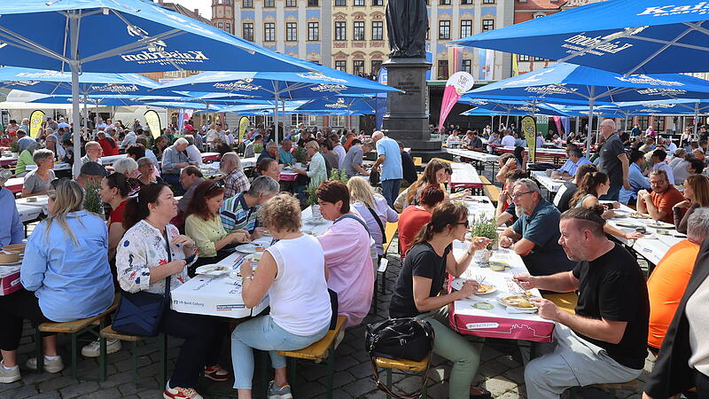 Coburger Kloßmarkt gestartet: Sonntag verkaufsoffen Coburger Kloßmarkt gestartet: Sonntag verkaufsoffen