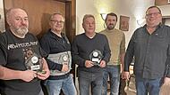 Vereinsmeister Kaninchen Ralf Haase, Vereinsmeister Zwerghühner Ralf Münch, Vereinsmeister Tauben Harald Ulbrich, 2. Vorsitzender Werner Rüger, 1. Vorsitzender Helmut Ulbrich.
