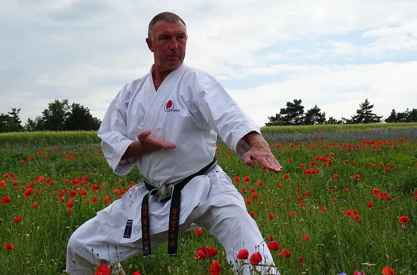 In seiner Persönlichkeitsentwicklung hat der Karate-Sport Henry Landeck ganz entscheidend beeinflusst.