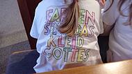 Selbst gestaltetes T-Shirt: Farben sind das Kleid Gottes.