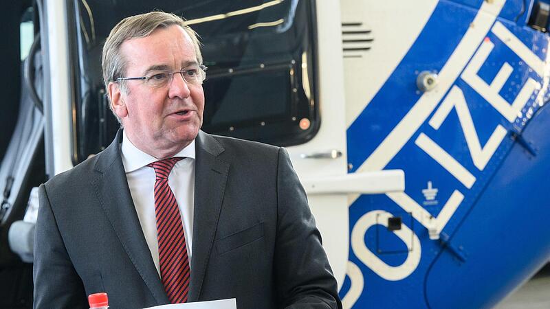 Boris Pistorius (SPD bei einer Veranstaltung der Polizeihubschrauberstaffel Niedersachsen. Nach dem R&uuml;cktritt von Verteidigungsministerin Christine Lambrecht soll der nieders&auml;chsische Innenminister ihr Nachfolger werden.