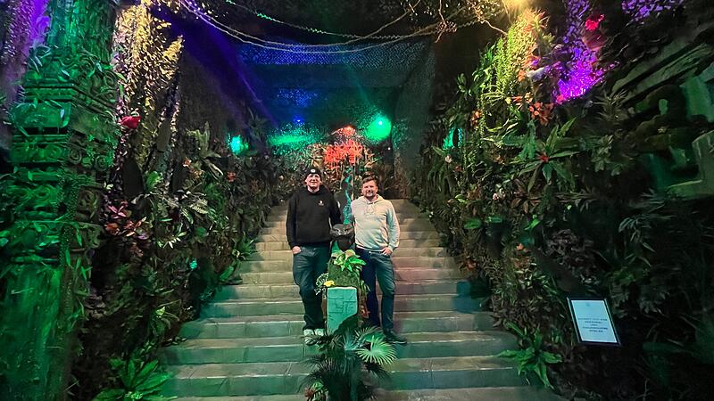 Auch den Eingangsbereich bei &bdquo;Finest Escape&ldquo; haben Alex (links) und Tobi K&ouml;lle selbst gebaut.