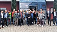 Eine Gruppe der Senioren-Union Forchheim machte eine Werksbesichtigung bei der Firma Assdev.
