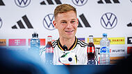 Joshua Kimmich am Dienstag bei der Pressekonferenz in Herzogenaurach.