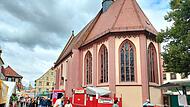 St. Elisabeth steht im Mittelpunkt der Sandkerwa - und ist zugleich ein Ort der Ruhe in all dem Trubel. St. Elisabeth steht im Mittelpunkt der Sandkerwa - und ist zugleich ein Ort der Ruhe in all dem Trubel.