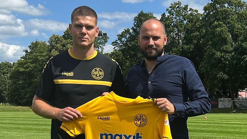 Der Bayreuther Gesch&auml;ftsf&uuml;hrer J&ouml;rg Schmalfu&szlig; (rechts) und Neuzugang Anthony Syhre.