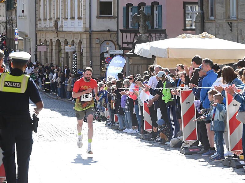 Weltkulturerbelauf 2025: Rund 3700 Athletinnen und Athleten nahmen de Halbmarathon, den Sparkassen-Lauf, in Angriff.