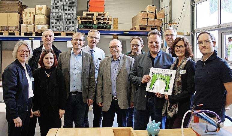 Stefan Fechner von der Sparkasse Kulmbach-Kronach sowie die stellvertretende Landrätin Christina Flauder und OB Ingo Lehmann hatten eine Spende mitgebracht.