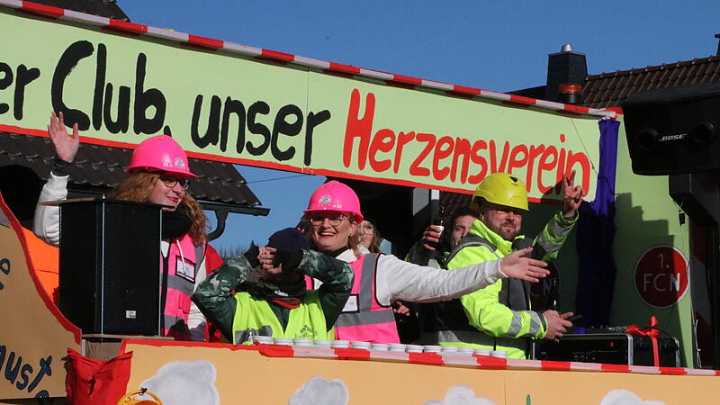 Faschingsumzug NeukenrothUmzug Neukenroth: Faschingsnarren &uuml;bernehmen Kommando