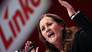 Janine Wissler, Vorsitzende der Partei Die Linke (hier bei einem Parteitag im November), fordert Steuerehrlichkeit von Finanzminister Christian Lindner.