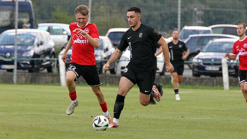 Lukas Witterauf ( am Ball) ist mit sieben Treffern der beste Torsch&uuml;tze beim Aufsteiger TSV Schammelsdorf.