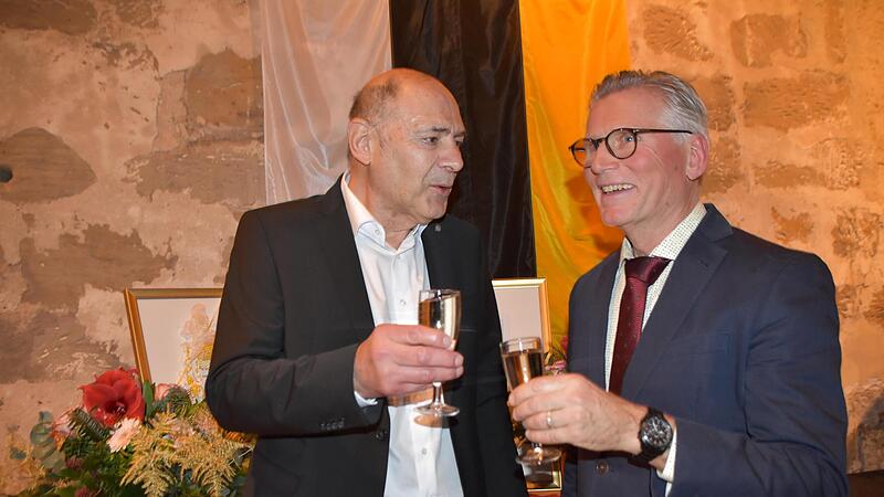 Wolfgang Schoberth (links) und Wolfgang Krebs freuen sich über den Kulturpreis des Landkreises Kulmbach. Wolfgang Schoberth (links) und Wolfgang Krebs freuen sich über den Kulturpreis des Landkreises Kulmbach.