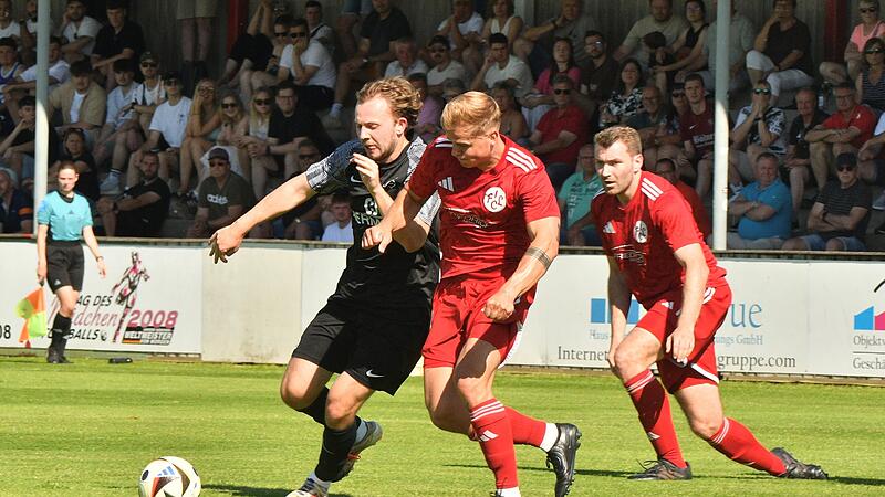 Der FC Lichtenfels um Leon Holzheid setzte sich im Elfmeterschießen gegen den SV Mistelgau durch. Der FC Lichtenfels um Leon Holzheid setzte sich im Elfmeterschießen gegen den SV Mistelgau durch.