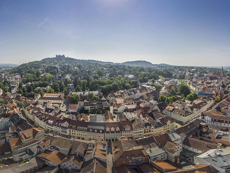 Blick auf die Stadt Coburg mit der Veste: Um neue Perspektiven f&uuml;r die Innenstadt soll es bei einem Immobilienforum am 20. Oktober gehen.
