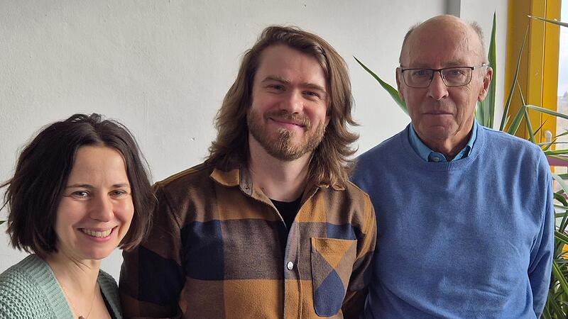 Stephan Marks (rechts) hielt im Jugendzentrum in Lichtenfels ein eint&auml;giges Seminar &uuml;ber das Thema &bdquo;Scham und Menschenw&uuml;rde&ldquo;. Andrea Zellmer (links) und Eduard Zifle (Mitte) nahmen daran teil.