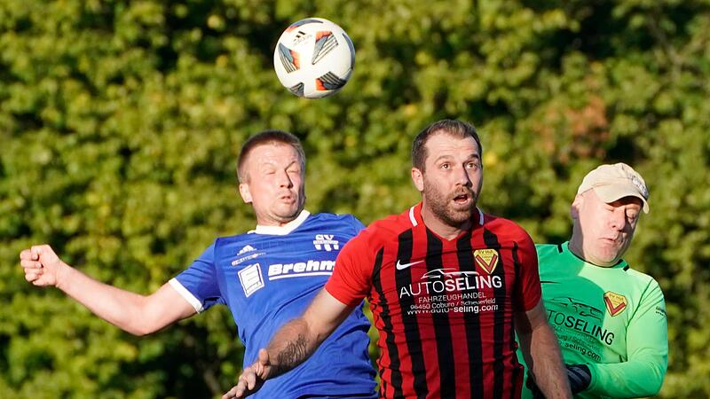 Tobias Düsel (vorne) und der SV Hut-Coburg sind das Pokal-Team der Stunde. Im Viertelfinale gegen den TSV Meeder steht Düsel aber nicht zur Verfügung. Tobias Düsel (vorne) und der SV Hut-Coburg sind das Pokal-Team der Stunde. Im Viertelfinale gegen den TSV Meeder steht Düsel aber nicht zur Verfügung.