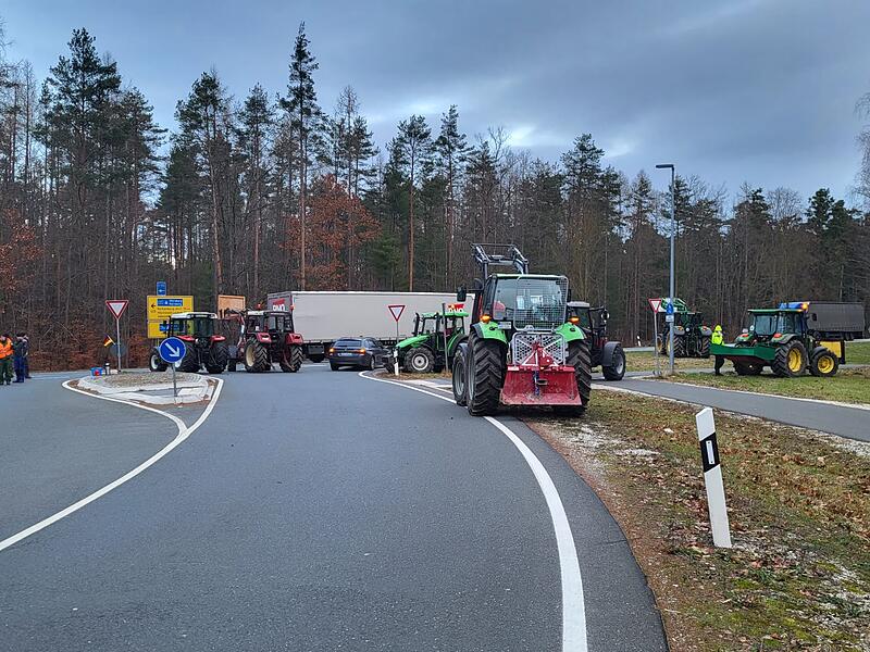 Straßenblockade am 8. Januar 2024 beim HemhofenStraßenblockade am 8. Januar 2024 beim Hemhofen