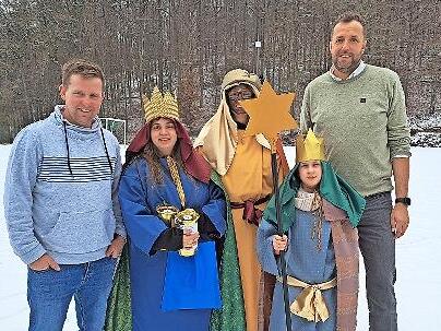 Die Heiligen Drei K&ouml;nige mit dem Stettfelder CSU-Vorsitzenden Felix Frankenstein (links) und dem B&uuml;rgermeisterkandidaten Udo Busch.