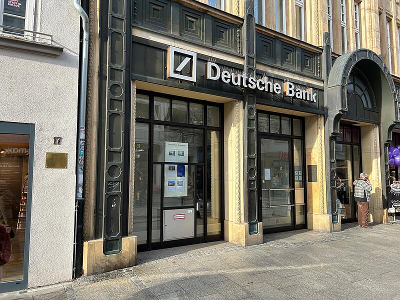 Die Filiale der Deutschen Bank in der Coburger Spitalgasse wird in ein reines „Private Banking Center“ umgewandelt.