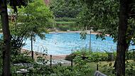 Ein großer Kostenfaktor, aber wichtig für den Tourismus ist das Schwimmbad. Durch eine Sanierung soll es zukunftsfähig und kostengünstiger werden.
