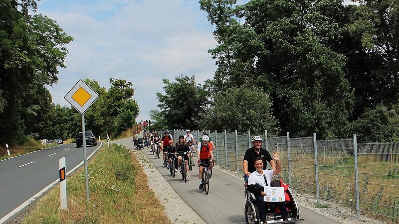 Pommersfeldens B&uuml;rgermeister Gerd Dallner in Rikscha beim Stadtradeln-Finale