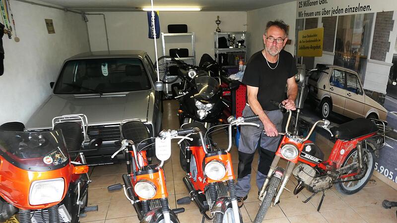 Frank Goldmann schraubt an seiner dritten Z&uuml;ndapp. &bdquo;An einen Weiterverkauf ist bei keinem meiner Sammlerst&uuml;cke zu denken&ldquo;, sagt er.