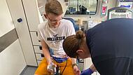 Auch nach dem Experiment ist ein umfangreicher Check notwendig. Hier wird gerade die Sauerstoffs&auml;ttigung mittels Bluttest untersucht.