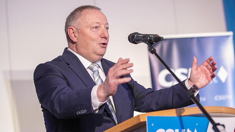 Landrat Thomas Bold muss den Kreis Bad Kissingen durch eine komplizierte finanzielle Situation führen. Landrat Thomas Bold muss den Kreis Bad Kissingen durch eine komplizierte finanzielle Situation führen.