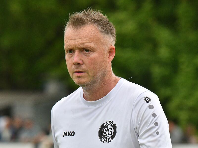 Nachdenklich: Der Saisonstart in der Kreisliga Kronach verlief f&uuml;r die SG Roth-Main und Trainer Sebastian Hopfenm&uuml;ller nicht nach Wunsch.