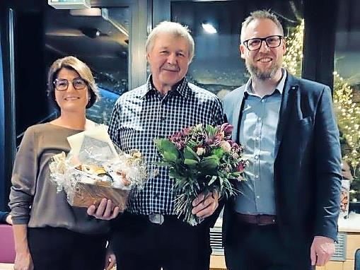 Heike Vogel (Gesch&auml;ftsf&uuml;hrung) , Holger Lenz, Christian Gack (Gesch&auml;ftsf&uuml;hrung, von links) bei der Verabschiedung.