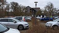 Der beliebte Ausflugsparkplatz am Gradierbau in der Unteren Saline soll k&uuml;nftig kostenpflichtig werden.
