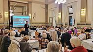 Der Intendant Kissinger Sommer stellt das Musikfestival im Kaisersaal des Hotels Kaiserhof Victoria vor.