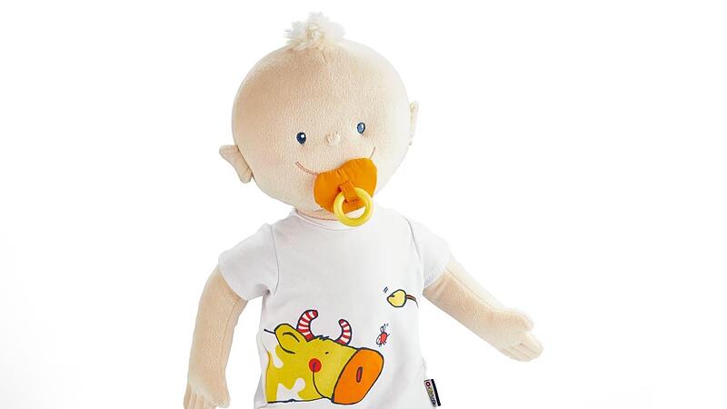 Die Stoffpuppe &bdquo;Kr&uuml;mel&ldquo; kommt aus dem Hause Jako-o, das zur Haba-Familygroup mit Sitz in Bad Rodach (Landkreis Coburg) geh&ouml;rt.