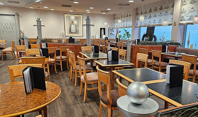 Das Landratsamt Bad Kissingen shat einen neuen Pächter für das Café Kaiser gefunden . Das Landratsamt Bad Kissingen sucht zum 15. Februar 2025 einen neuen Pächter für das Café Kaiser. Die Familie Borst hat angekündigt, den Betrieb nach zehn Jahren aufgeben zu müssen. Nathalie Bachmann, Landratsamt Bad Kissingen