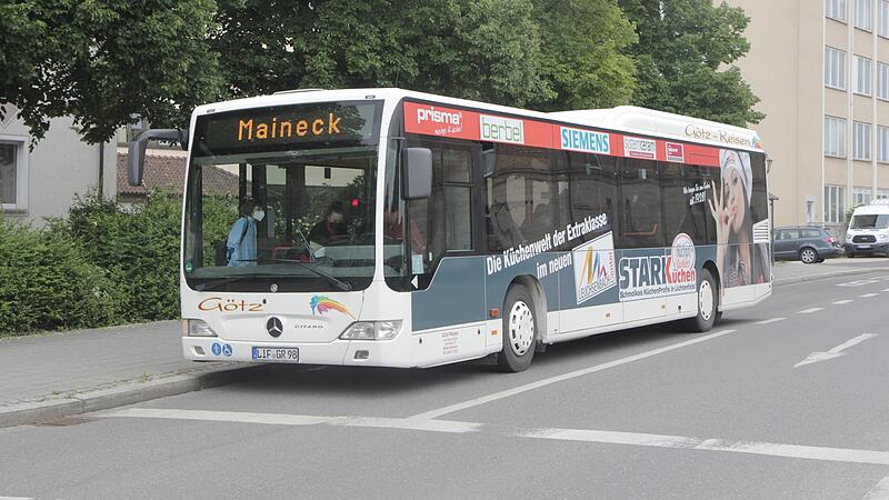 Ein Bus der Firma G&ouml;tz wartet in Lichtenfels auf die Abfahrt Richtung Maineck. Mit dem Neun-Euro-Ticket kann man hier nicht mitfahren.