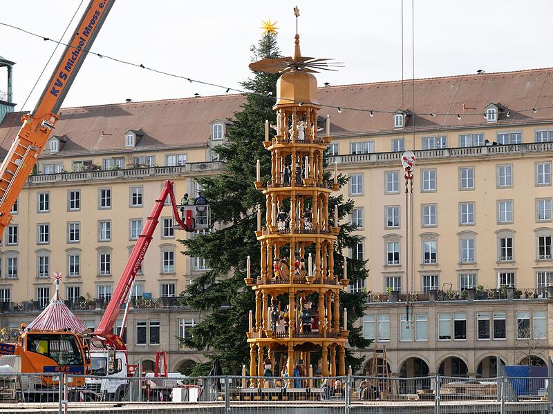 Aufbau Striezelmarkt Dresden