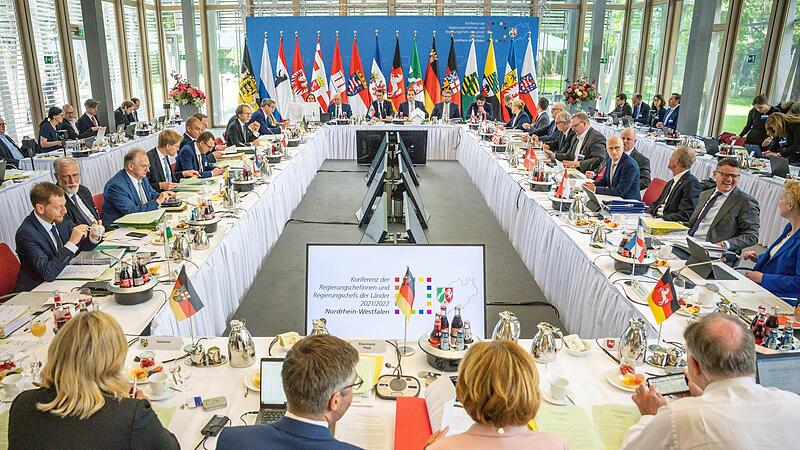 Die Länderchefs sind in Berlin in der Landesvertretung von Nordrhein- Westfalen zur Ministerpräsidentenkonferenz zusammengetroffen.